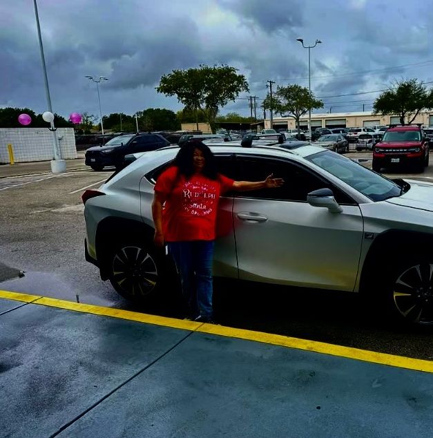 Customer with her silver Lexus